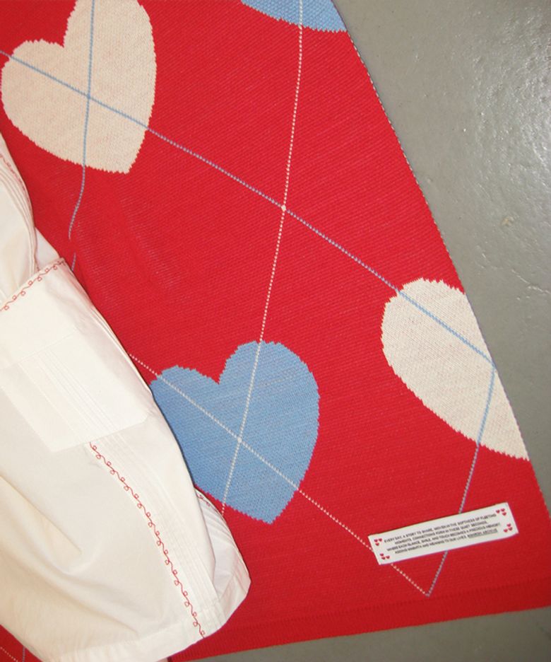 HEART ARGYLE BLANKET RED