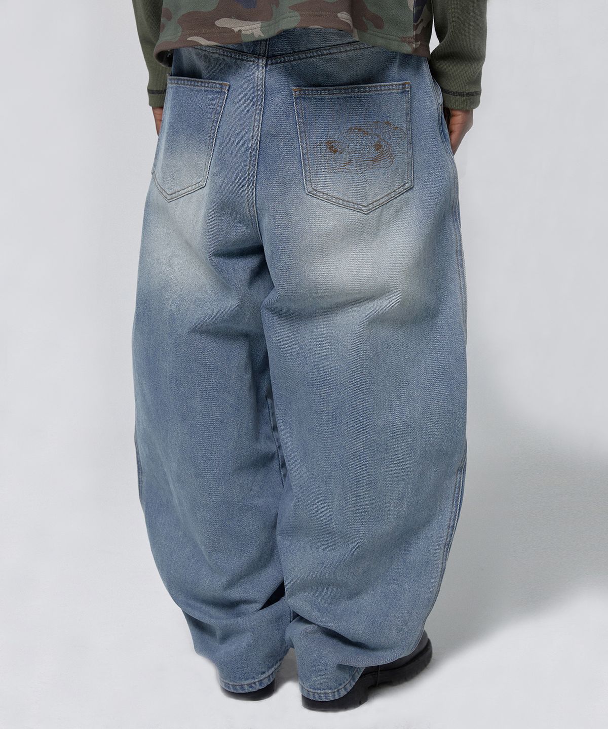 스웨이드(SUADE) CONTOUR POCKET DENIM [LIGHT BLUE]
