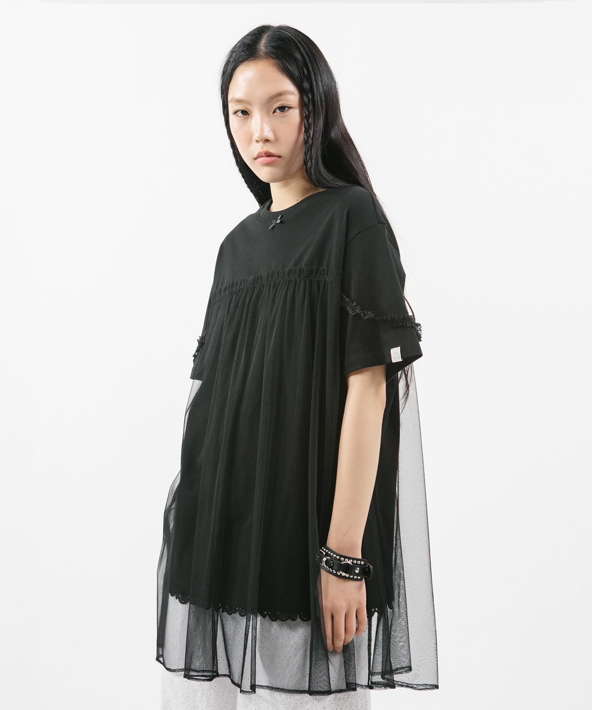 뚜오미오(TUOMIO) MESH LAYERED LACE T-SHIRT [BLACK]