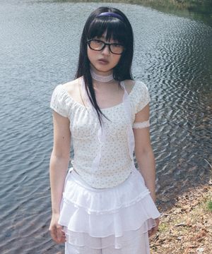 FLOWER SHIRRED T-SHIRT [WHITE]