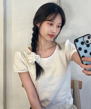 시그니쳐 크로셰 반팔티 WT