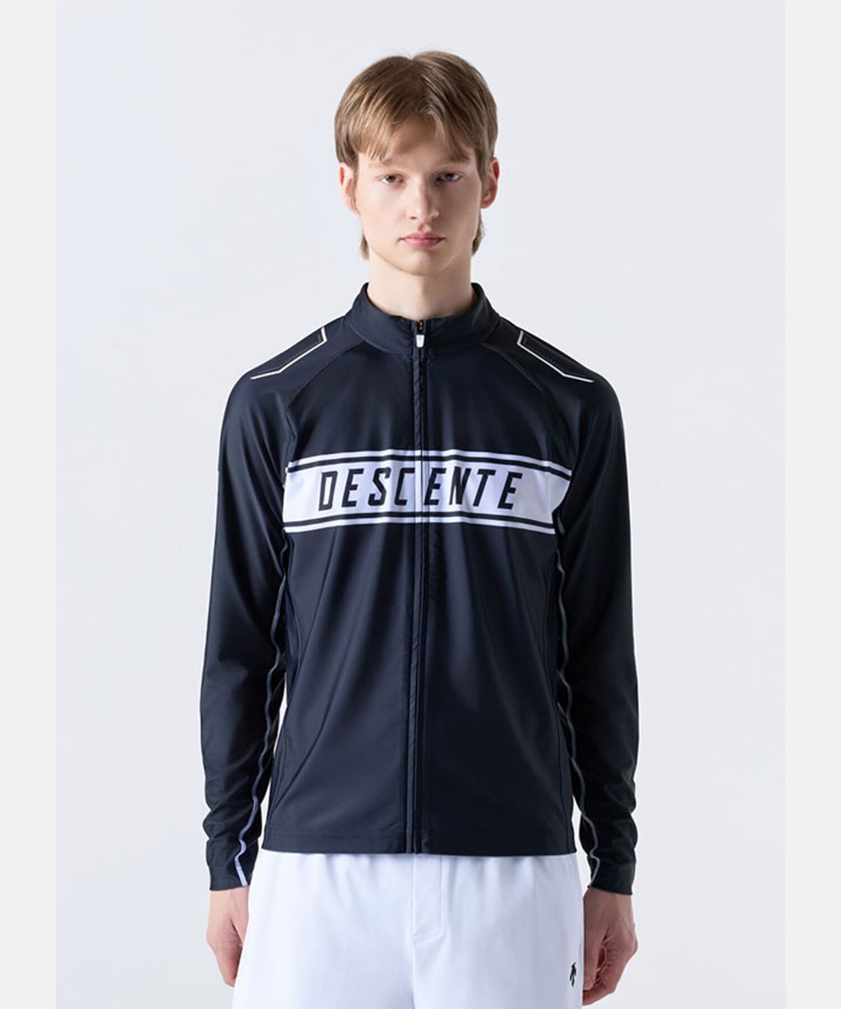 데상트(DESCENTE) 워딩 그래픽 래쉬가드 블랙(SQ221EKT51)