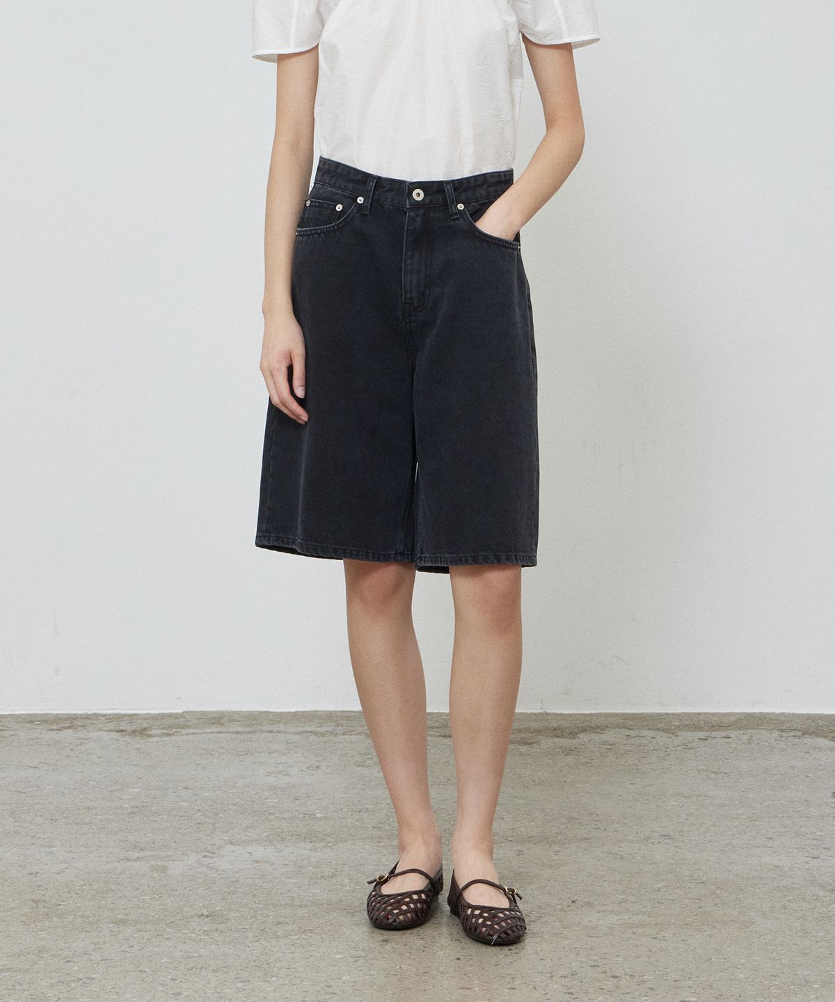 노티아(NOTIA) FLAT DENIM BERMUDA PANTS - BLACK