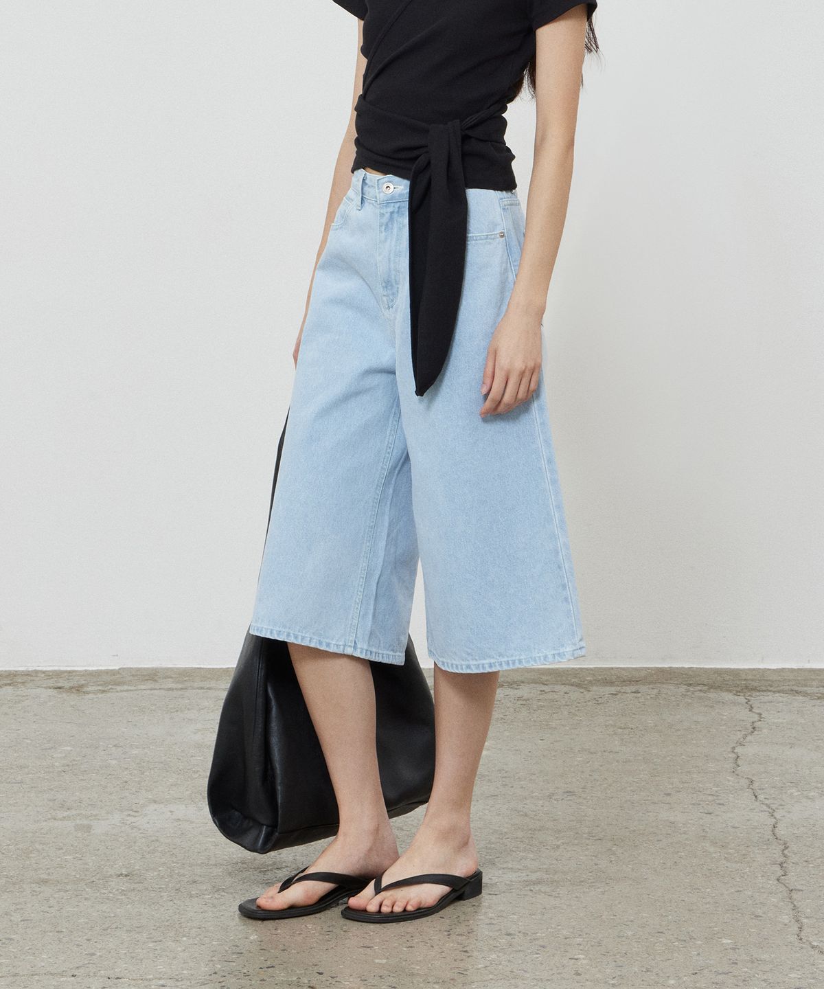 노티아(NOTIA) MIDRISE BERMUDA DENIM PANTS - LIGHT BLUE