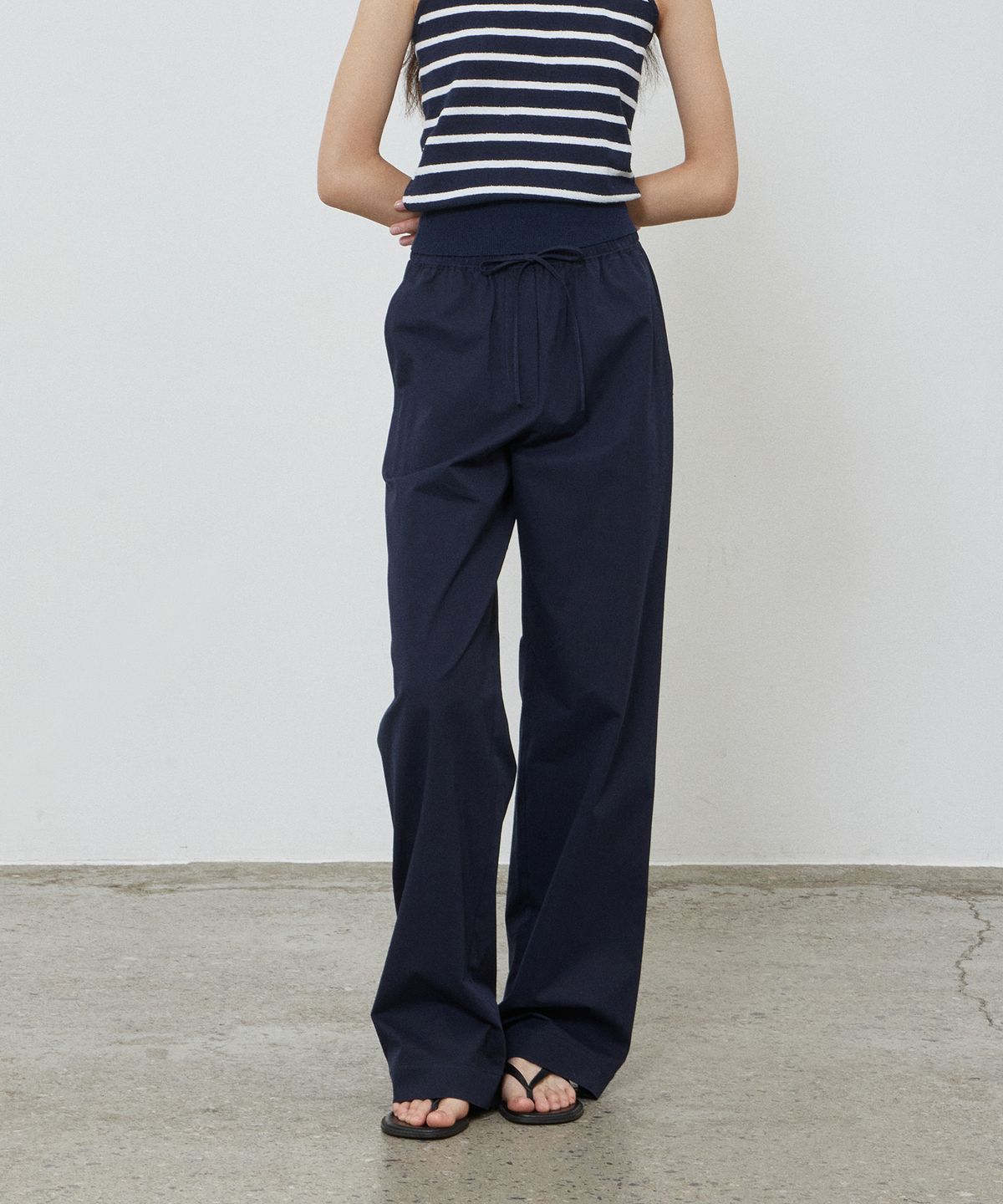 노티아(NOTIA) COTTON BANDING PANTS - DEEP NAVY