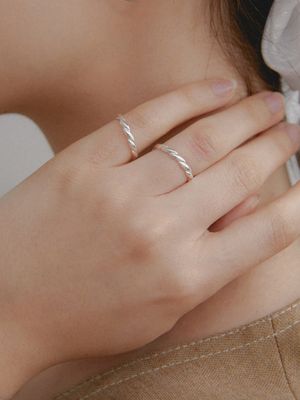 twisted ring