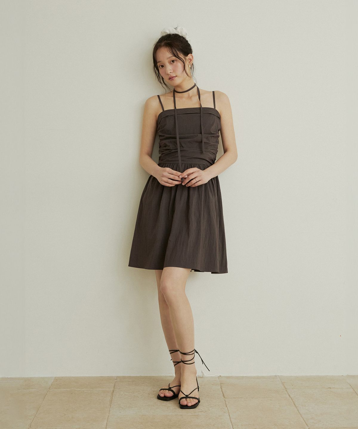 어다울(ADAUL) Jelli shirring choker mini dress - charcoal