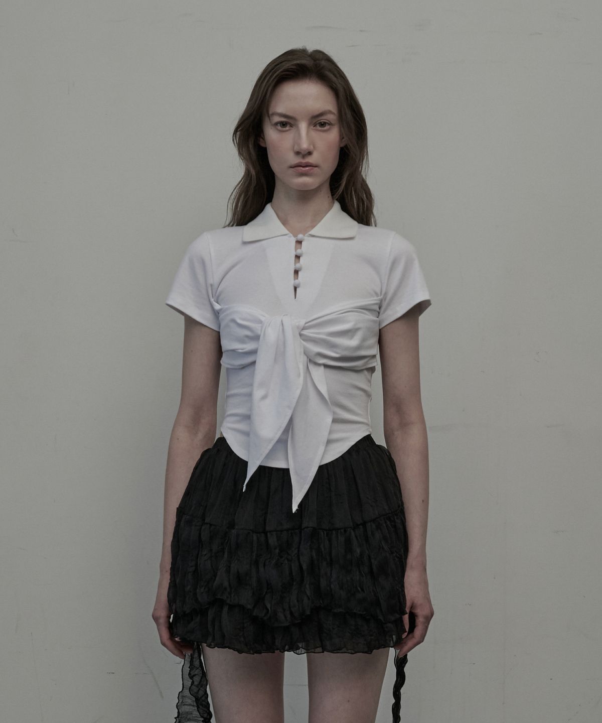 마우솔레움(MAU SOLEUM) Button Ribbon Collared T-Shirt - White