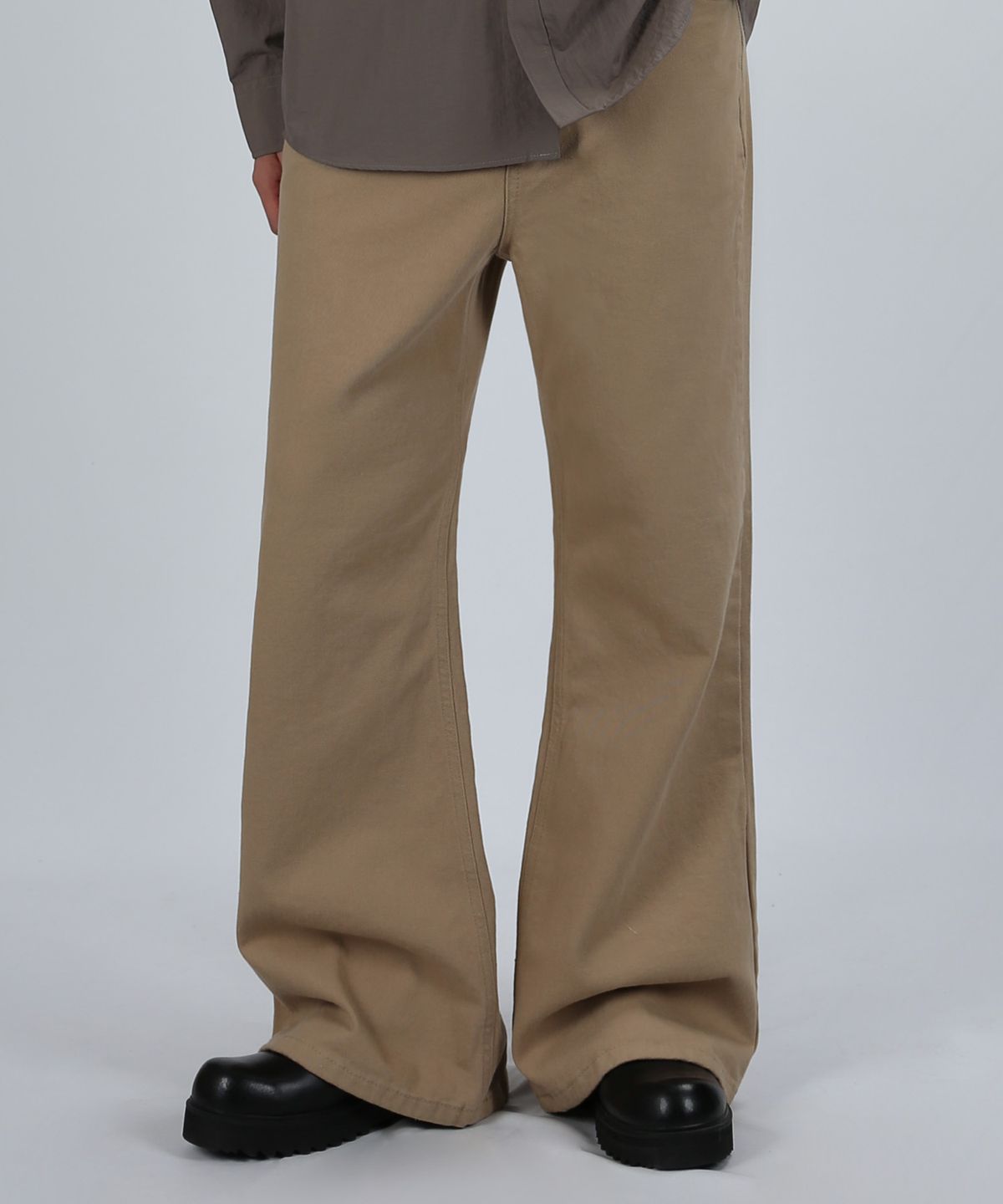 베리베인(VERYVAIN) FLARE CHINO PANTS (BEIGE)