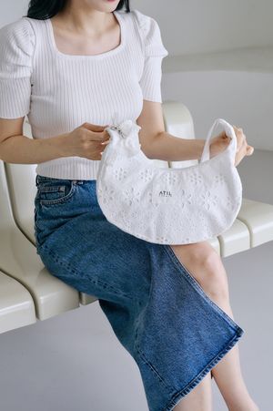 블러썸 데이지 매듭 내추럴 호보백_[화이트]_S size