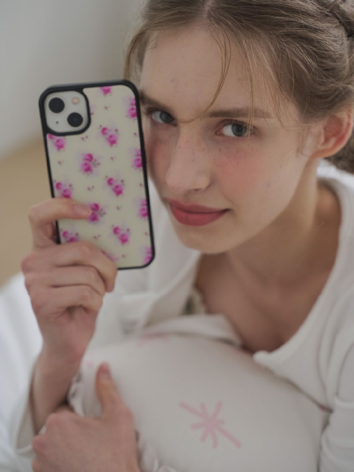 슈네(SCHNEE) (글라스 범퍼 케이스) Rose Pattern phone case - Cream Yellow