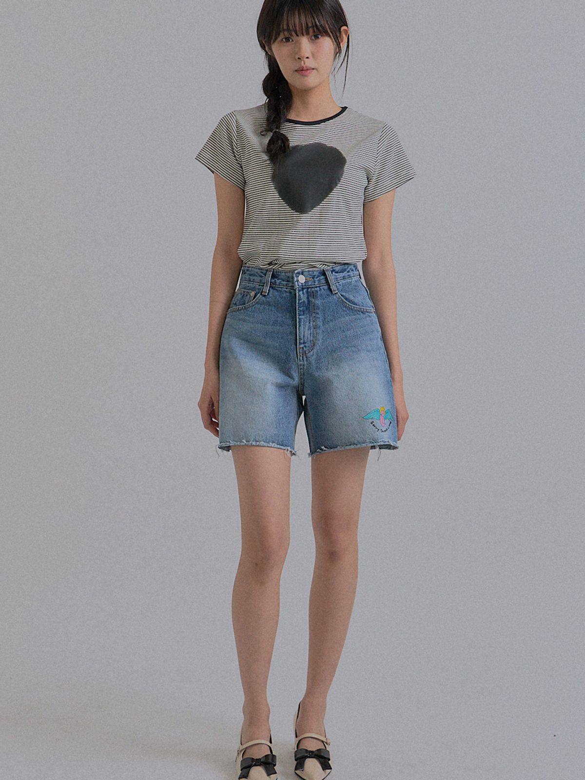 쏘리, 투 머치 러브(SORRY, TOO MUCH LOVE) Mid-length Cutoff Denim Shorts_Blue