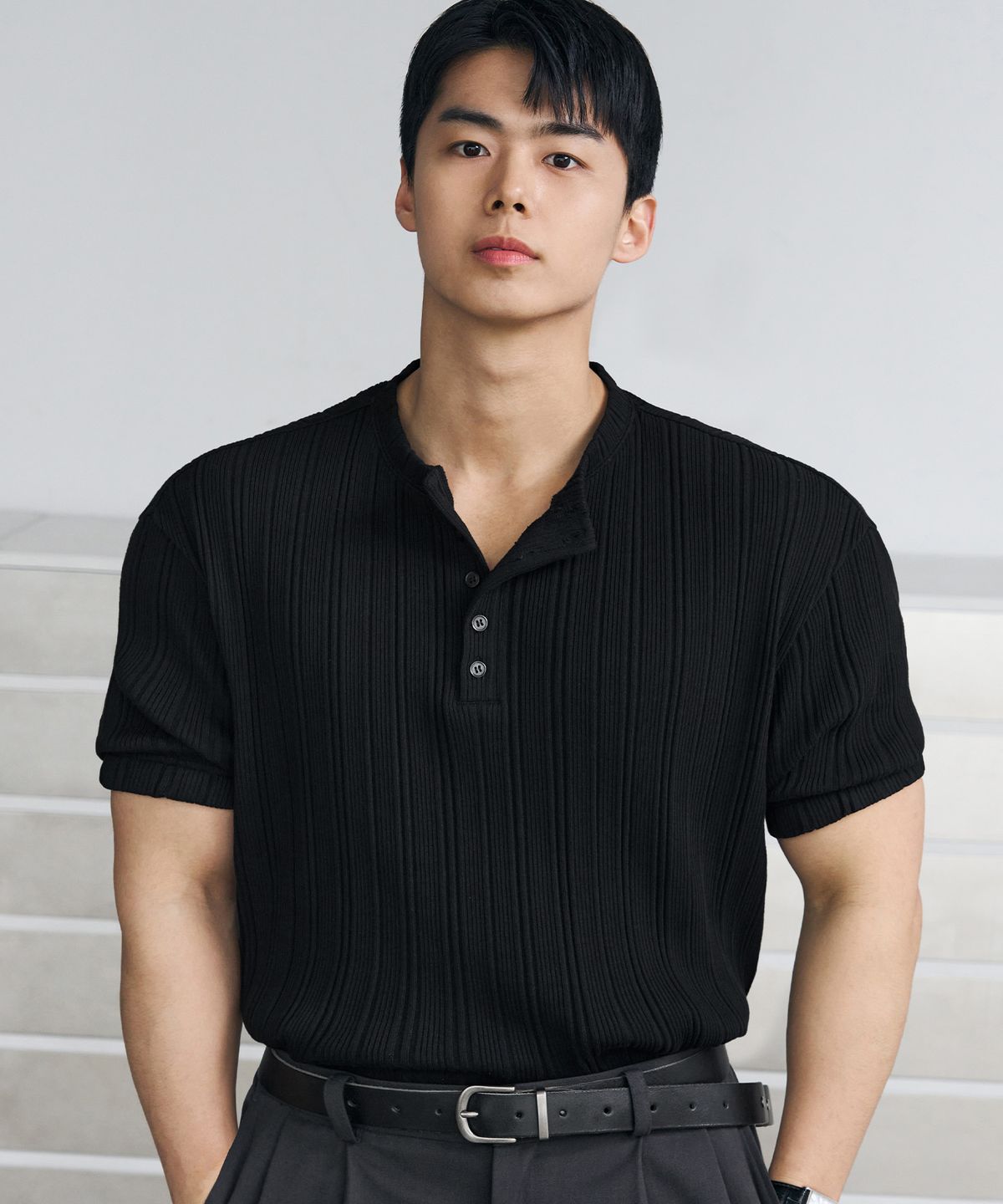 드로우핏(DRAW FIT) [DRAW FIT X MANJAE] 리브드 헨리넥 하프 티셔츠 [BLACK]