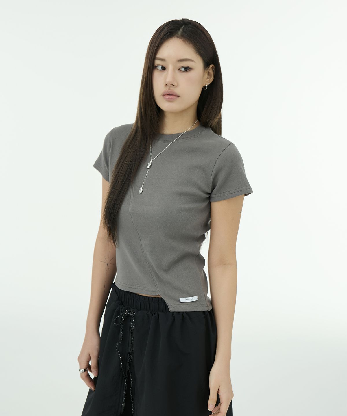 뮤트렛(MUTTLETT) Unbal Cut T - Charcoal