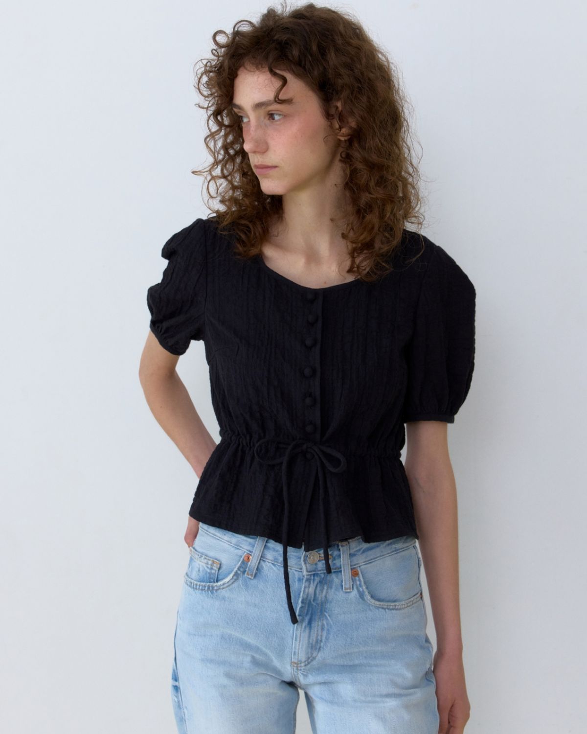 어나우트(UNNOUT) CRINKLE NATURAL BLOUSE BLACK