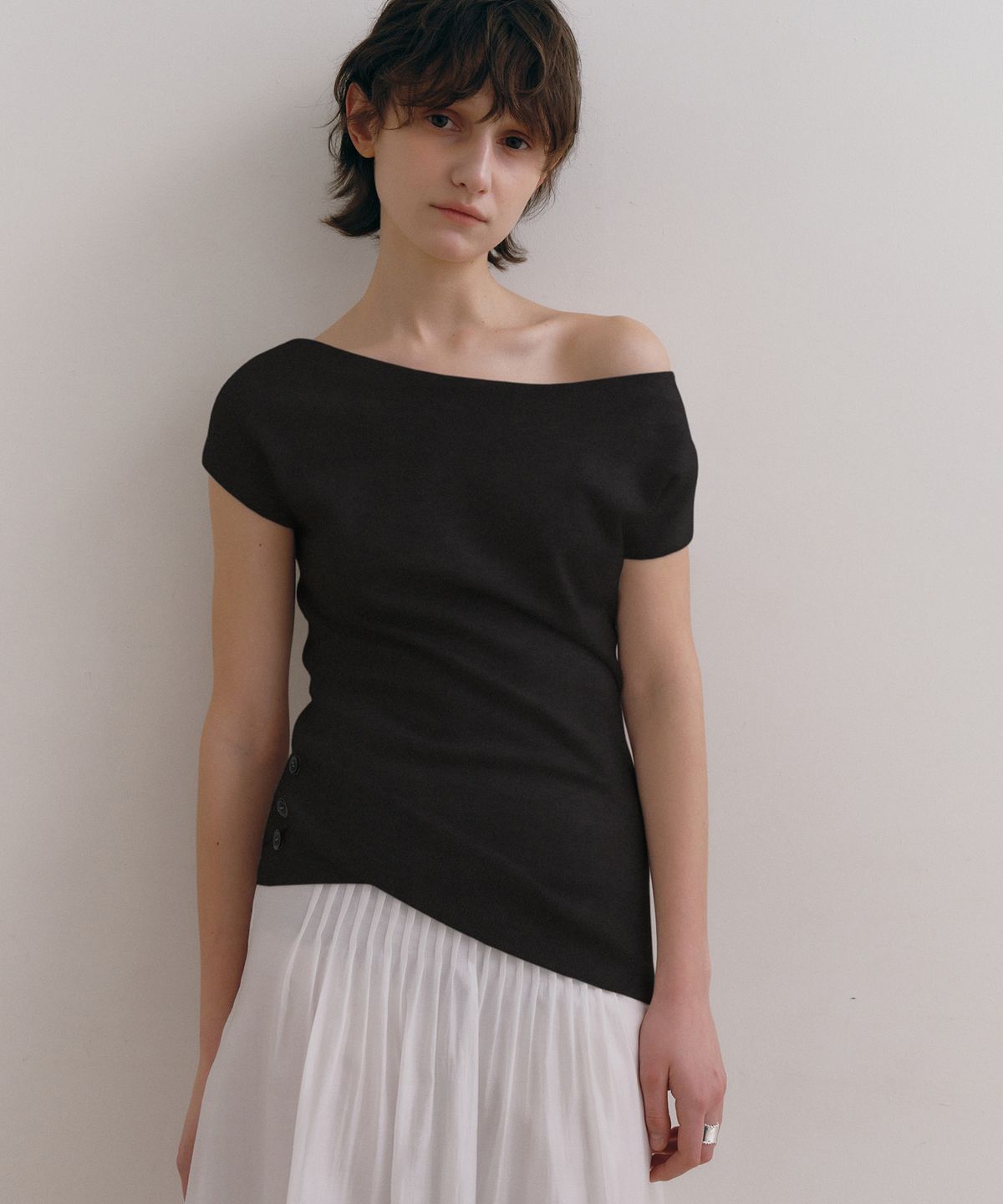 로우타이드(LOW TIDE) HEM SLIT BOATNECK KNIT [BLACK]
