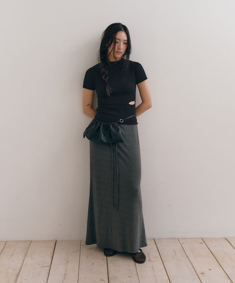 SLIT TURTLENECK KNIT [BLACK]