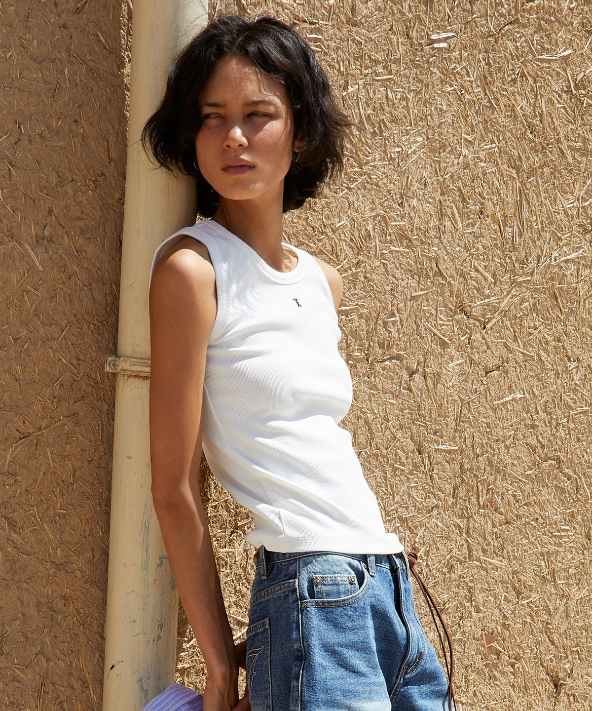 폴뉴아(FOLNUA) ROUND NECK SLEEVELESS (WHITE)