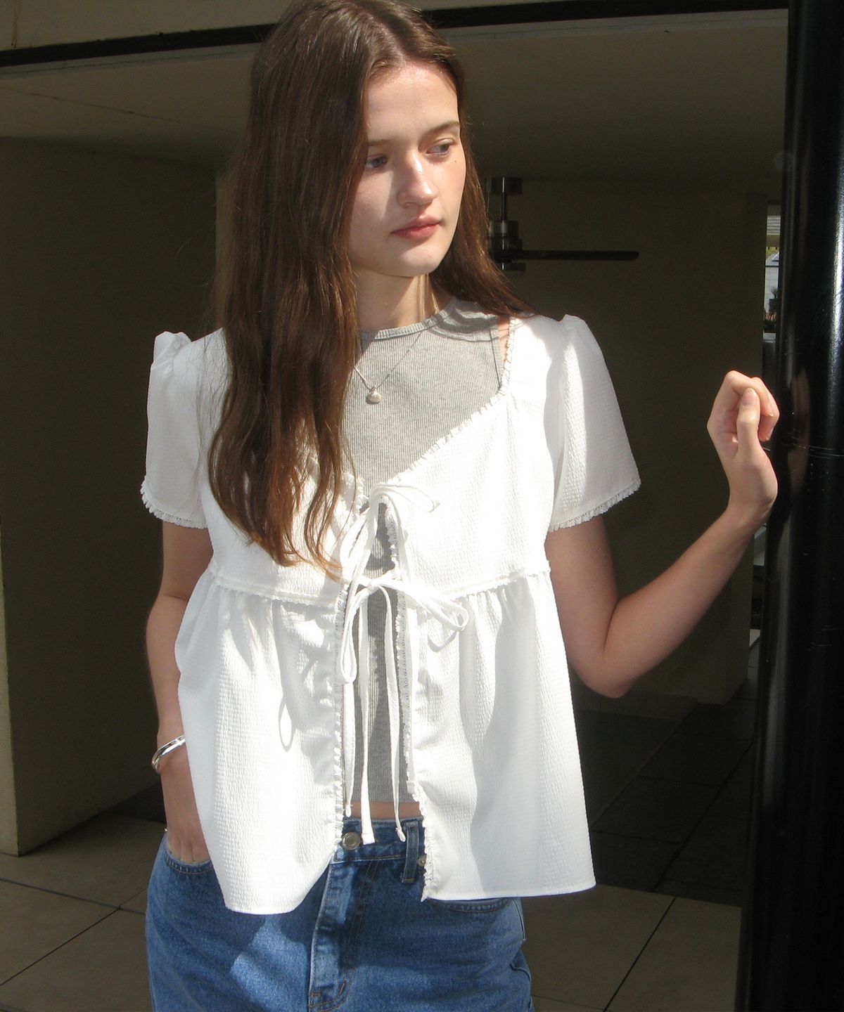 썸웨어버터(SOMEWHEREBUTTER) Sol Ribbon Blouse - Ivory