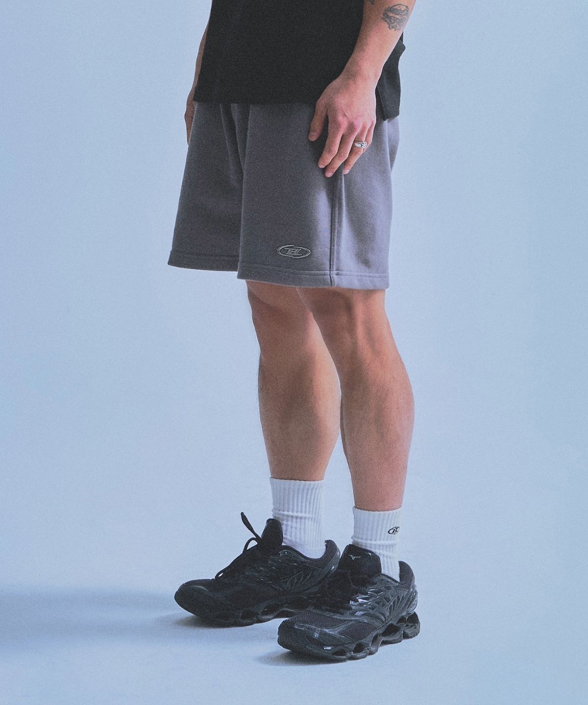 본투윈(BORN TO WIN) CHROME B HALF PANTS_SHORT VER [CHARCOAL]