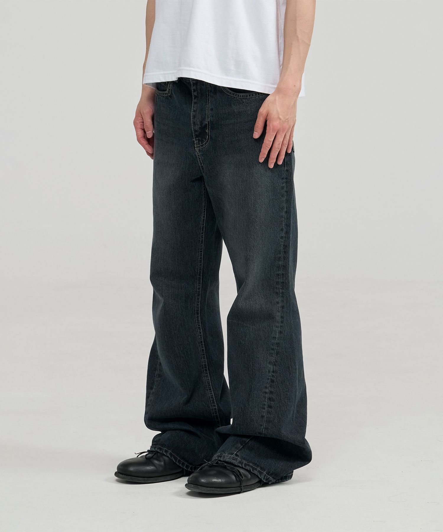 Shop Pants at MUSINSA