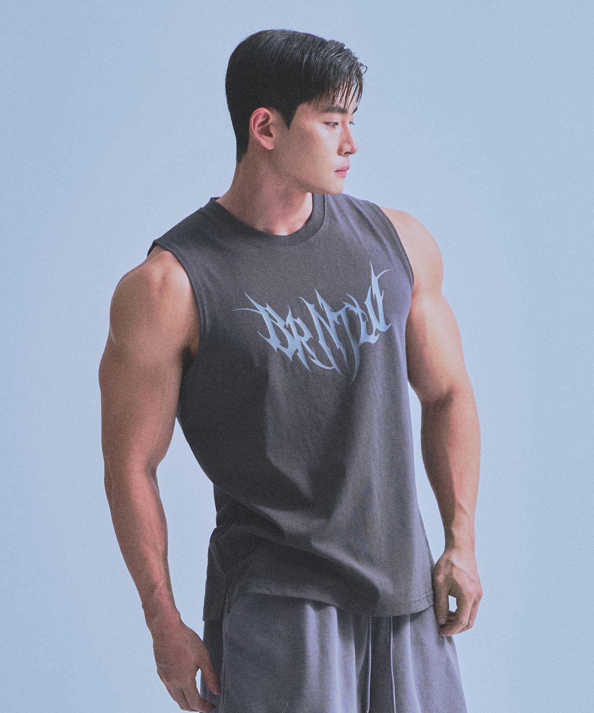 본투윈(BORN TO WIN) TRIBAL COMFORT FIT SLEEVLESS [CHARCOAL]