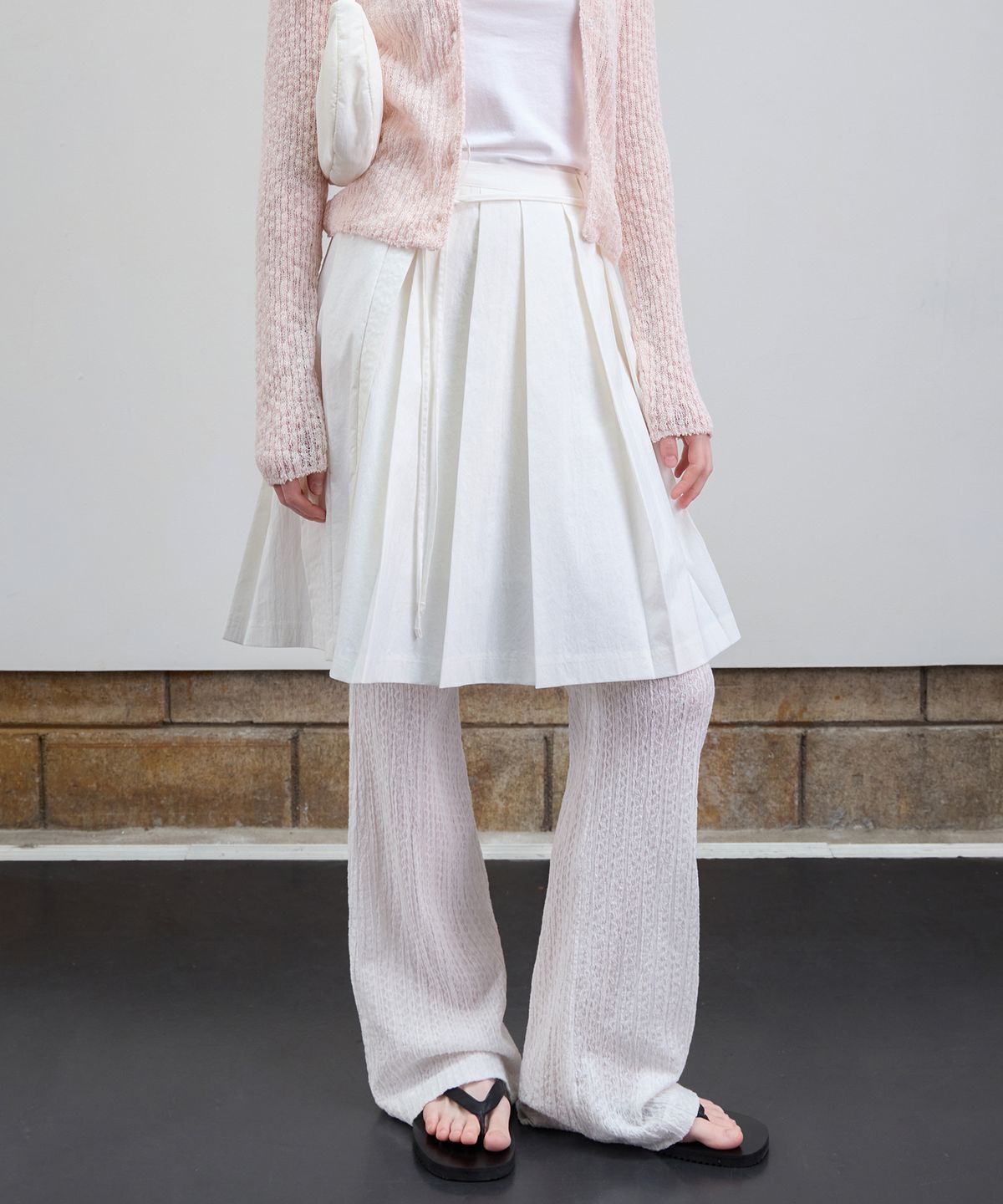 르바(LEVAR) Crispy Pleated Skirt - Off White