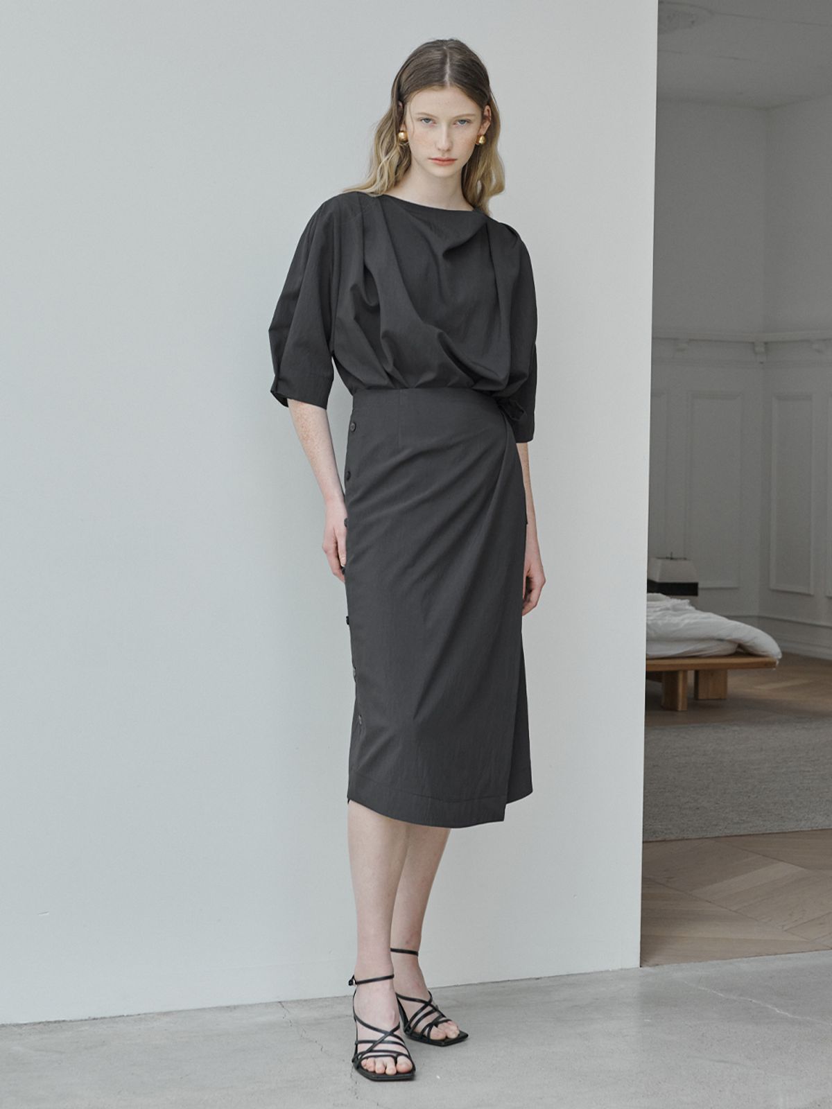 브이엔와이스튜디오(VNYSTUDIO) DRAPE NECK WRAP DRESS_YB5OP13