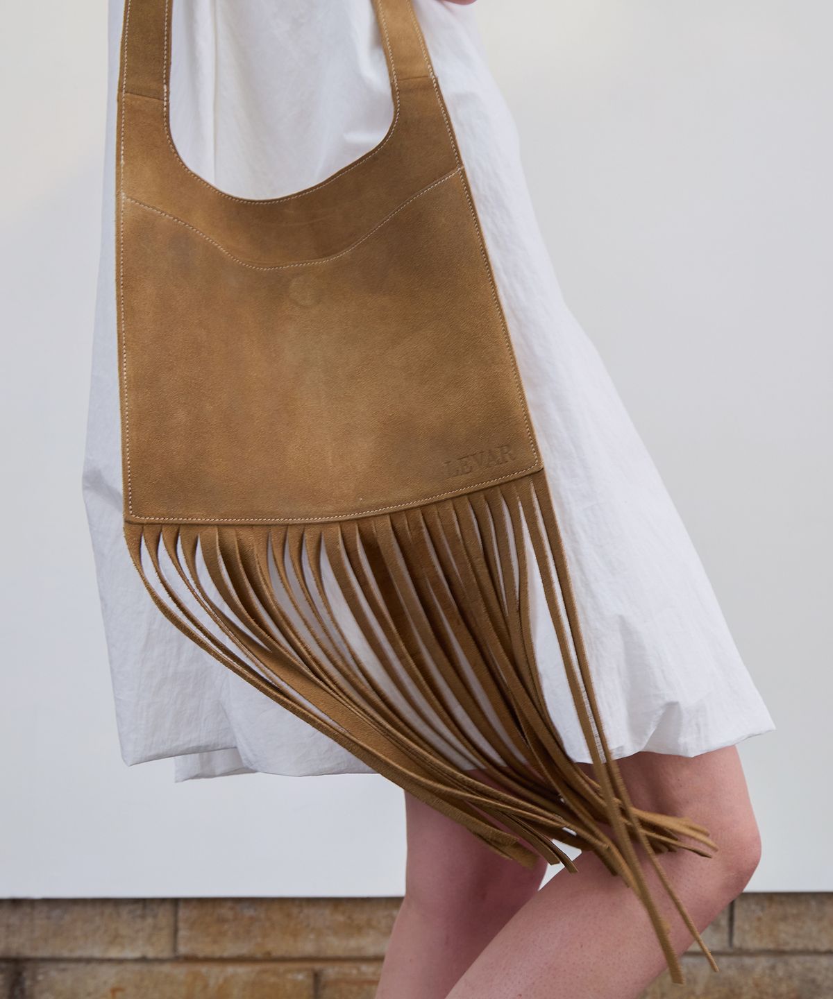 르바(LEVAR) Boho Suede Fringe Bag - Peanut