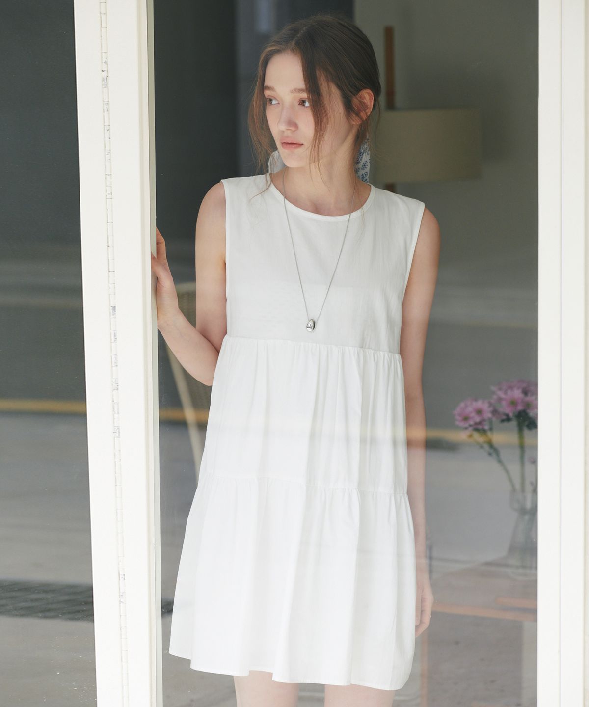 벨로엘(BELLOL) 티어드 셔링 미니 원피스 아이보리