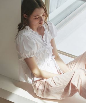 리본 스트랩 반팔 블라우스 아이보리