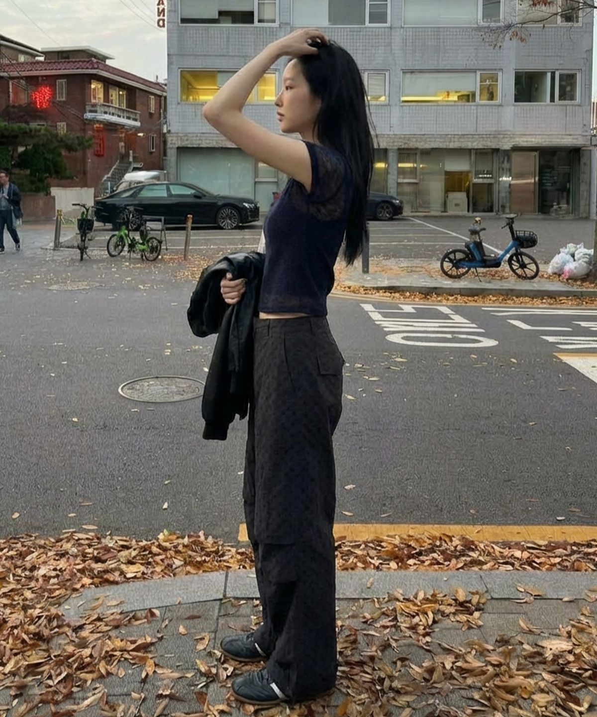 칙스(CHICKS) 펀칭 파라슈트 팬츠 블랙