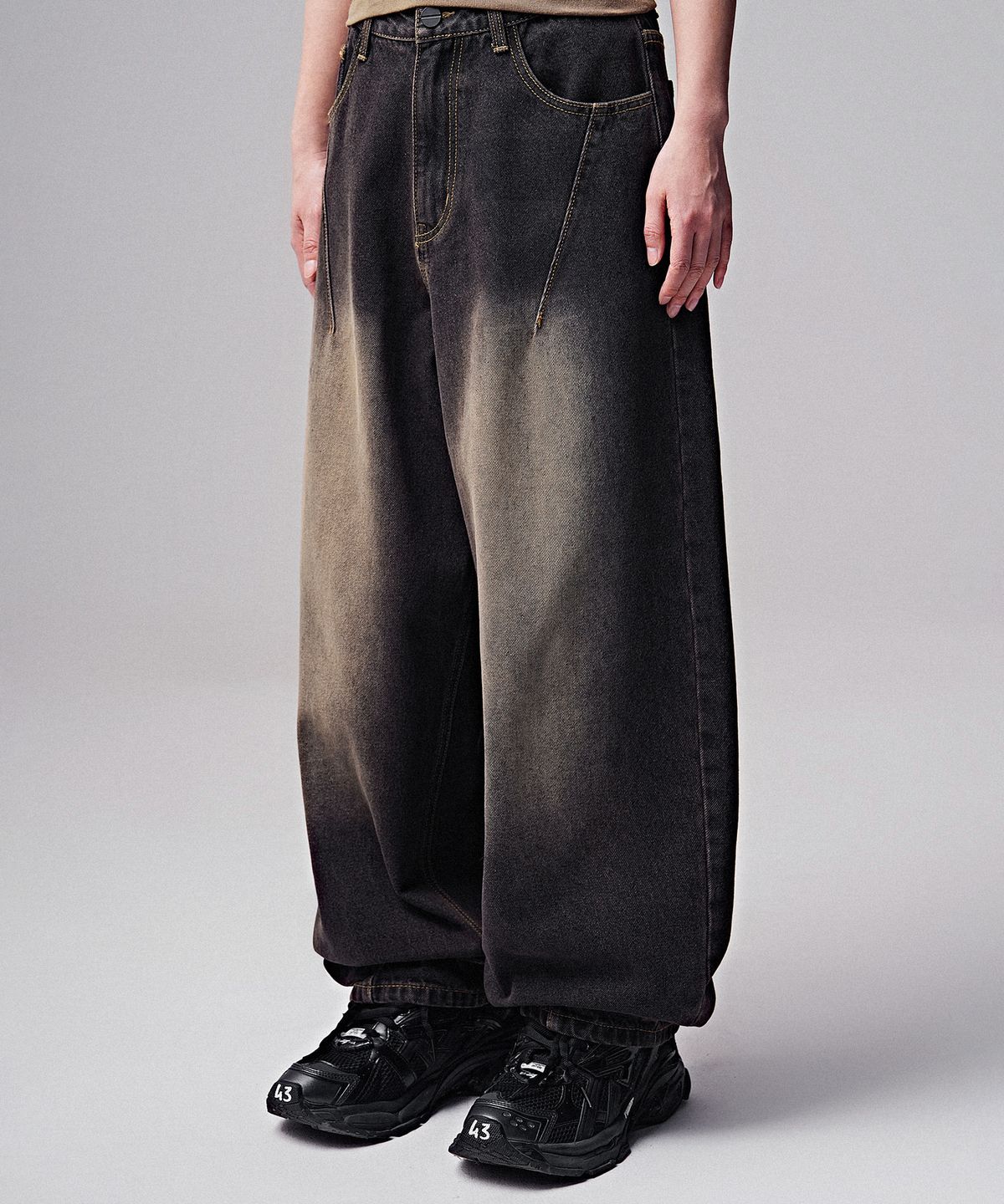 젠더스트(ZENDUST) Par Tapered Dart Denim Pants BLACK