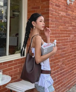 소프트 플로우 버킷 백 (BROWN)