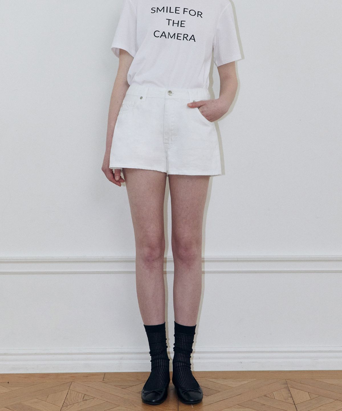 레이디 볼륨(LADY VOLUME) 디스트레스드 데님 쇼츠 (WHITE)