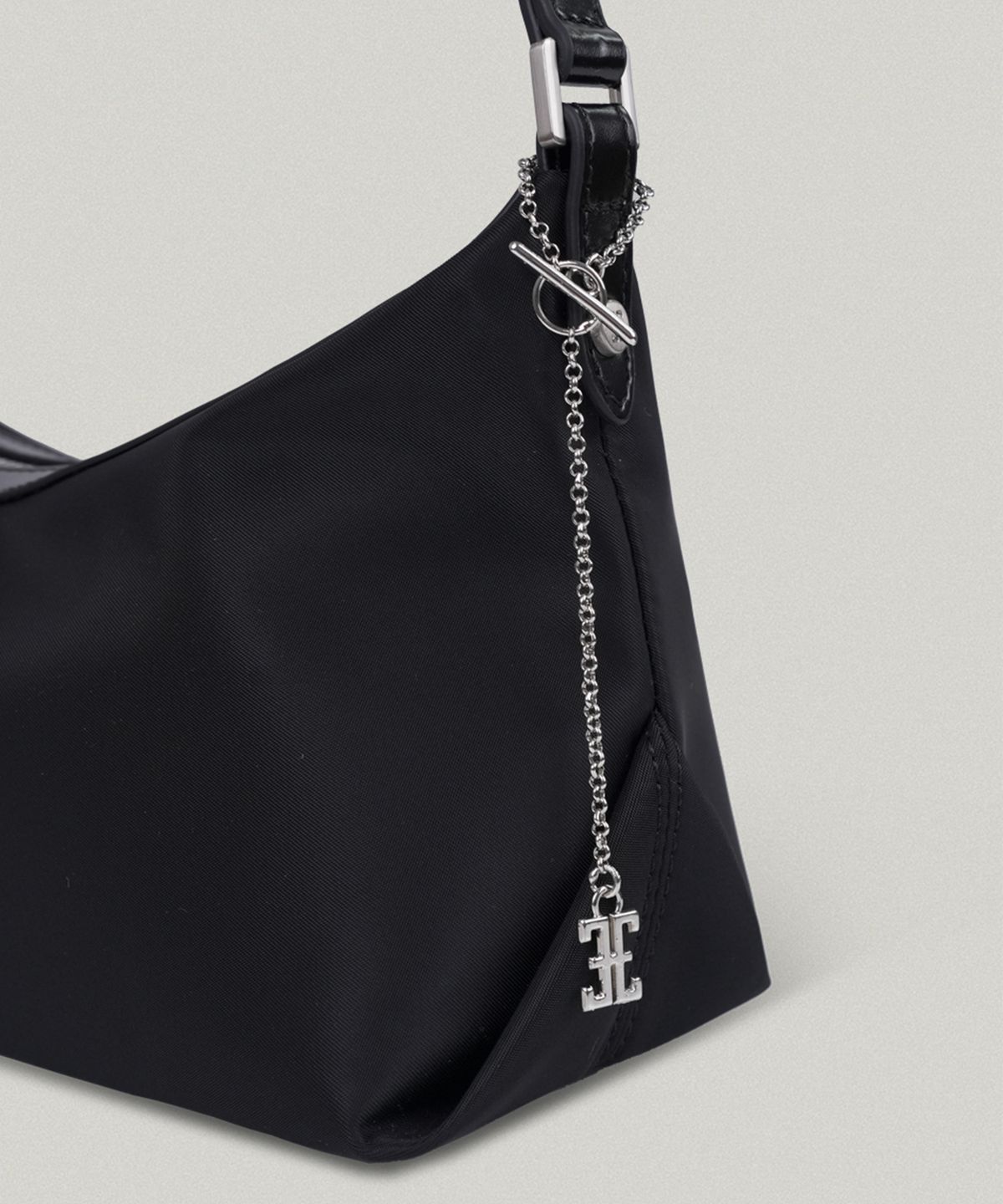 폴뉴아(FOLNUA) PETIT CLASSIC LOGO CHAIN KEYRING (SILVER)