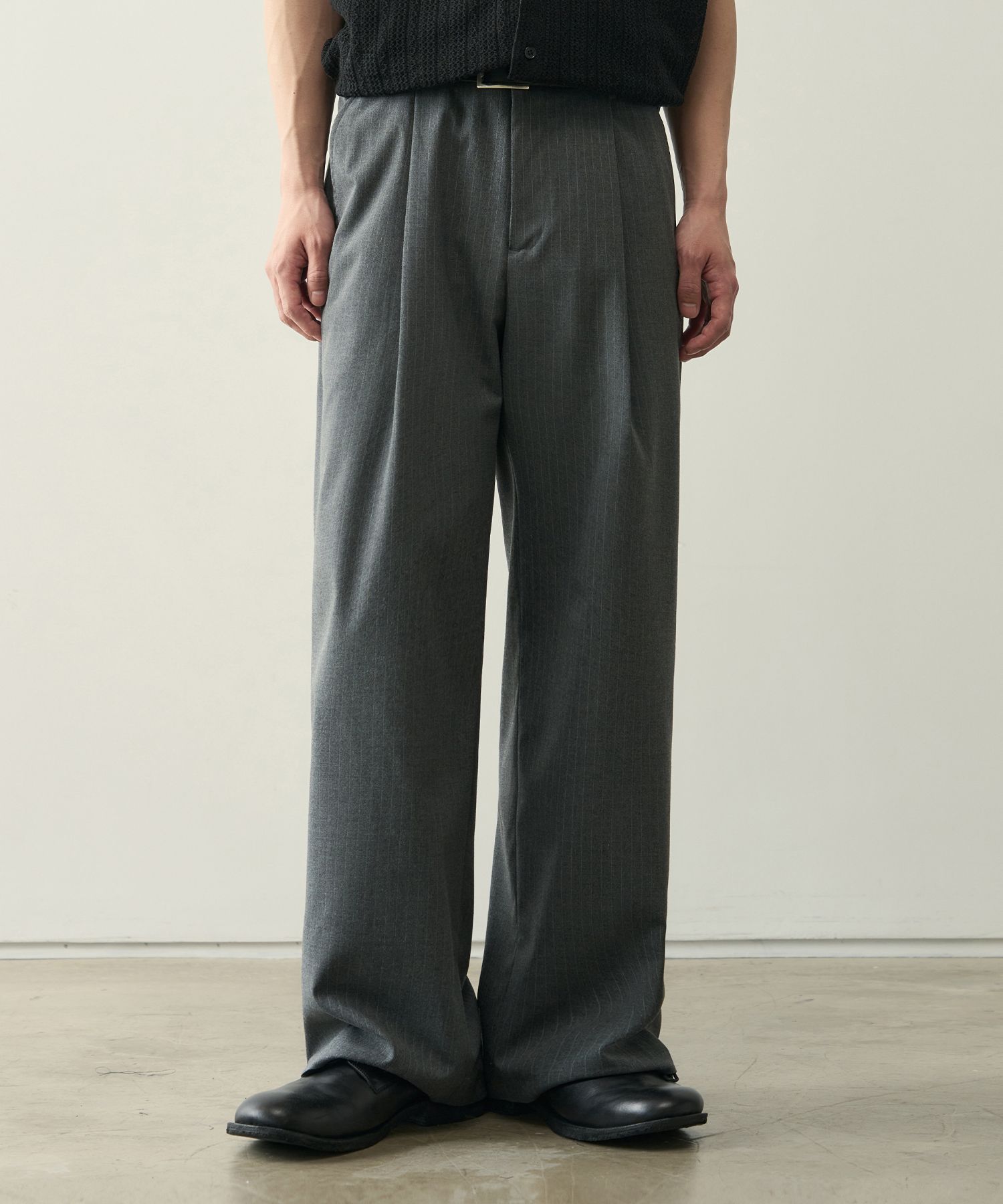 MUSINSA公式 | ROTEMBER ストライプワンタックワイドパンツ[グレー]