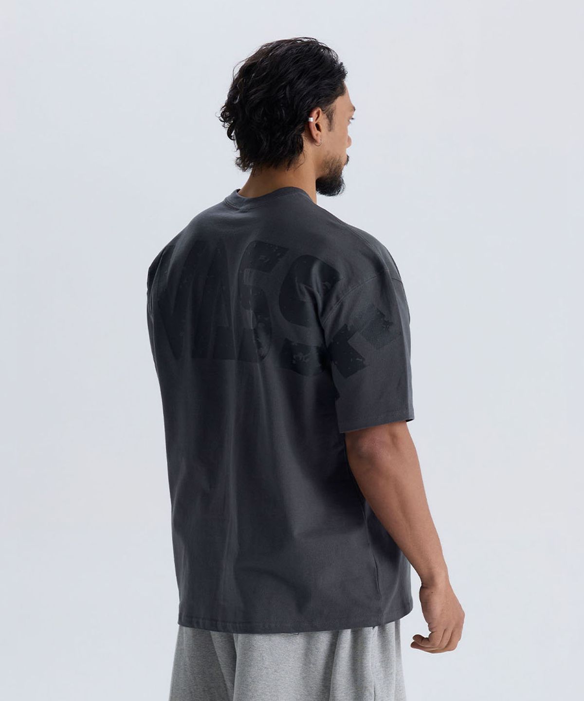 르바세(LEVASSE) Old School Overfit Tee – Charcoal (Black Logo)
