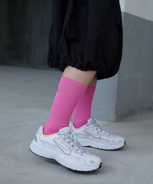 OOSS 여성 리플렉티브 러닝 크루 삭스 핑크