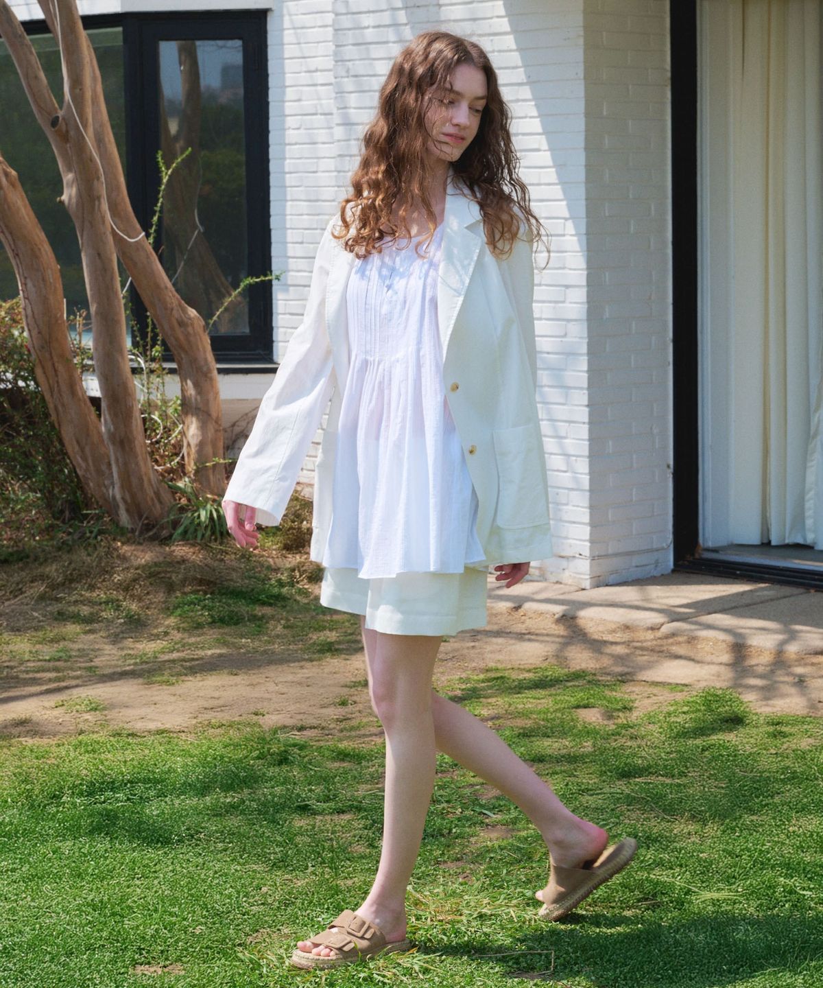 아바몰리(AVA MOLLI) SUMMER ESSENTIAL SINGLE JACKET (WHITE)