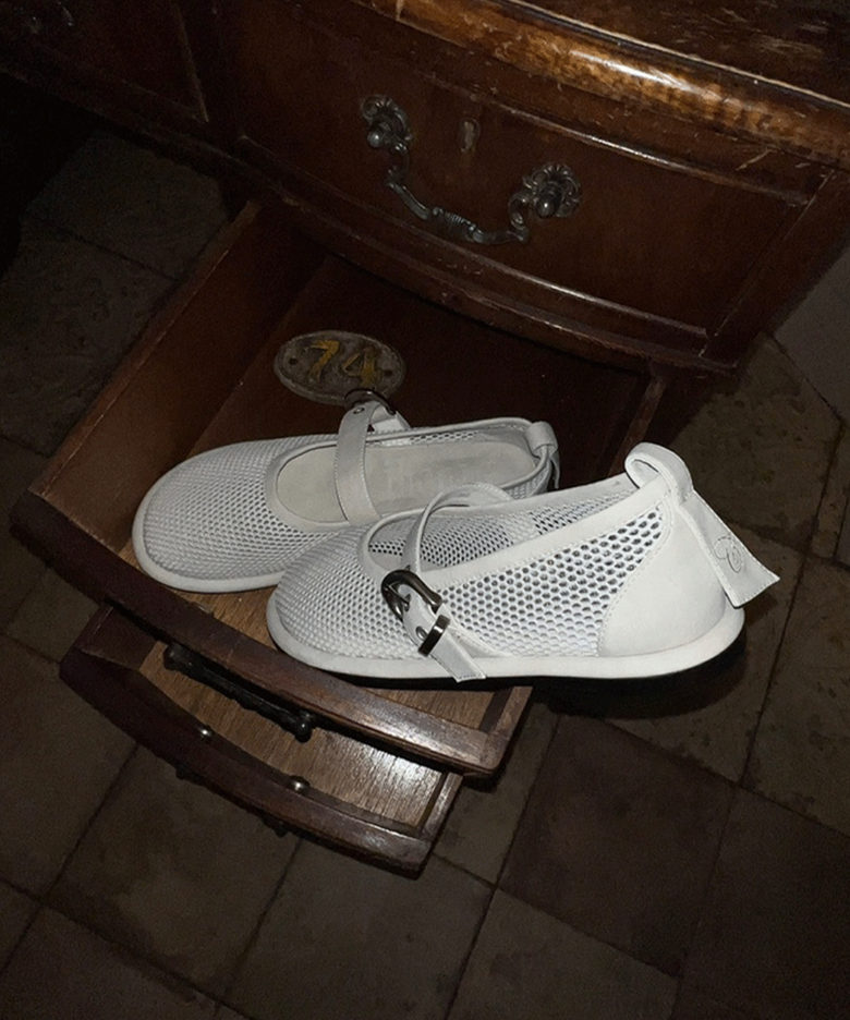 r. 903  mesh buckle flats  /  ivory