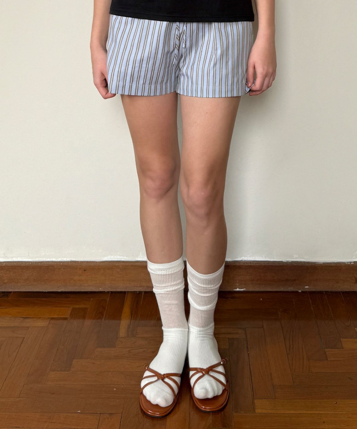 시눈(SINOON) [배우 윤승아 착용] Basic Point Label Shorts (Blue)