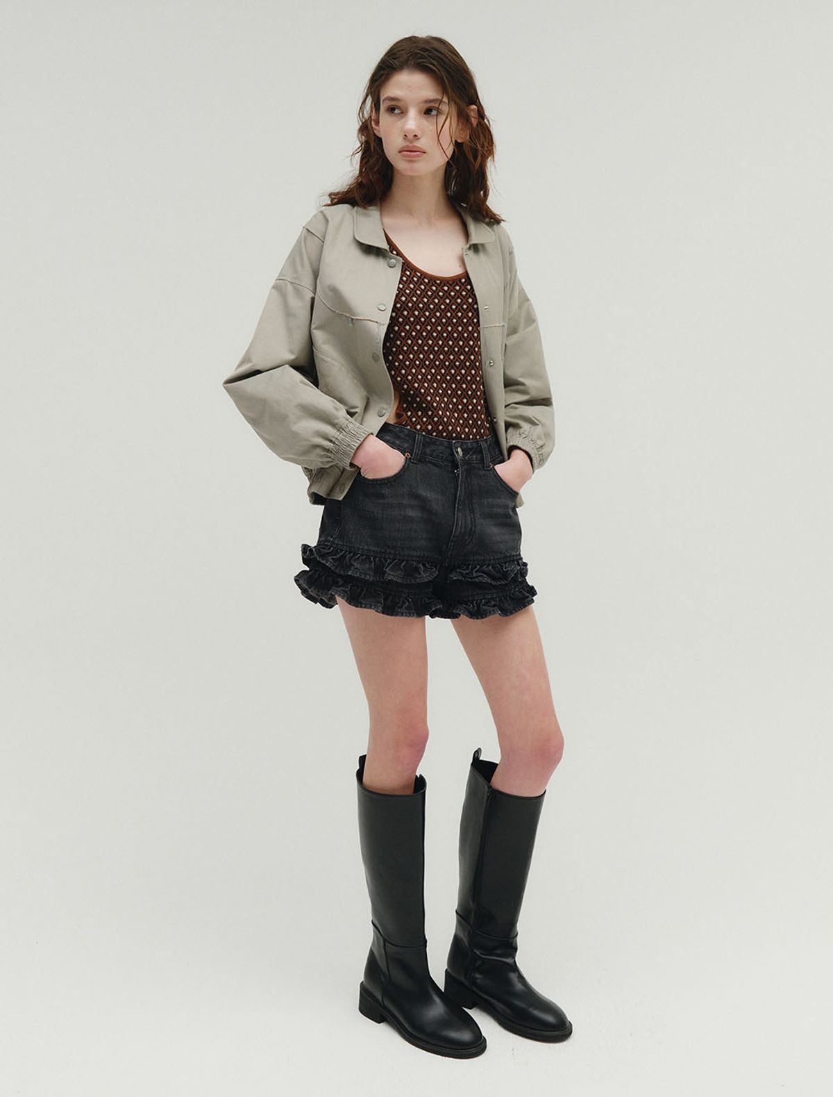 솔티페블(SALTY PEBBLE) FRILL FLARE DENIM SHORTS [BLACK]