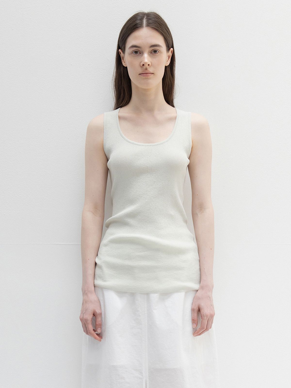 레이스(RRACE) Deep U-Neck Sleeveless Knit Top_Ice Blue