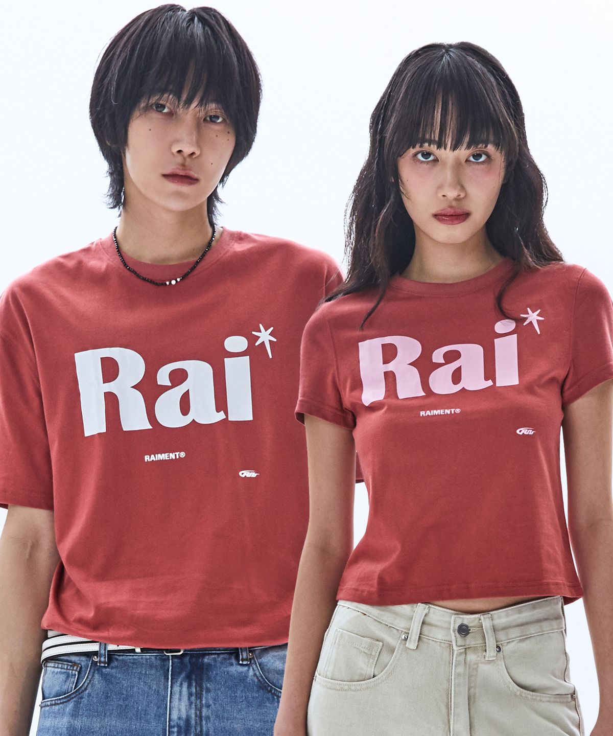 레이몬트(RAIMENT) 에센셜  RAI 로고 솔리드 반팔 티셔츠_브릭레드