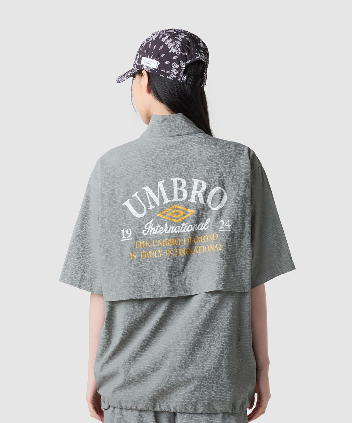 엄브로(UMBRO) 시어서커 반팔 스탠넥 아노락 카키(UQ221CWT63)
