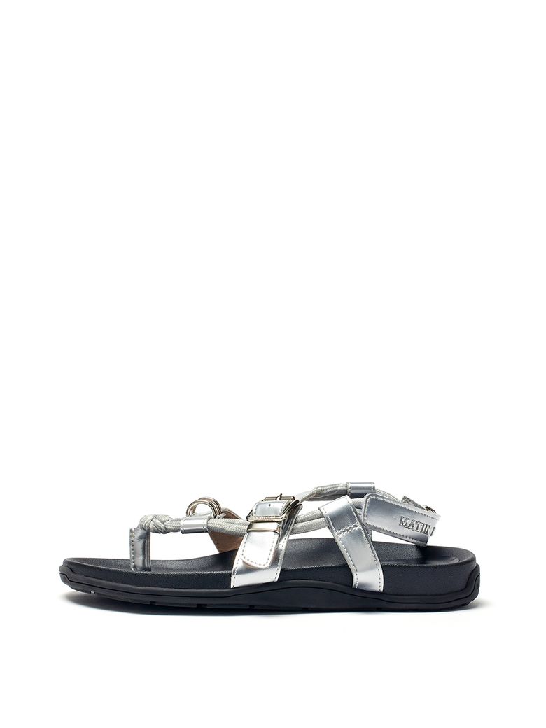 STRING FLIP FLOP SANDAL IN SILVER