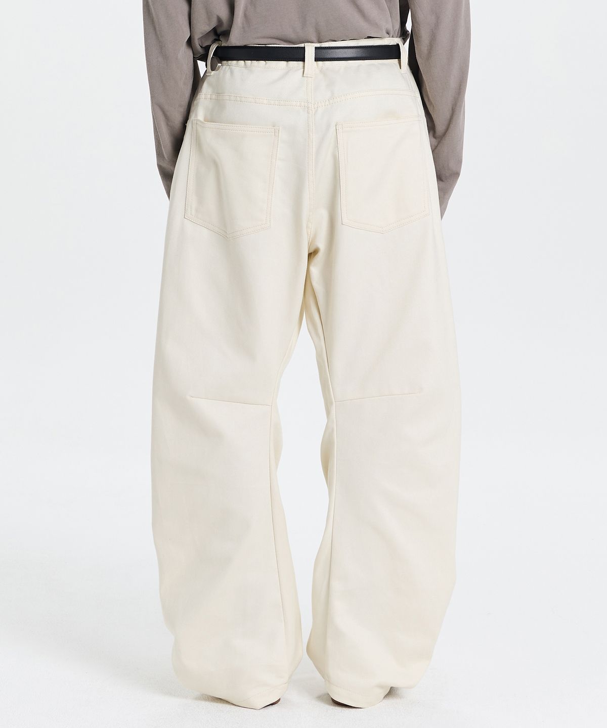 기철(KICHUL) Relax Curved Cotton Pants (Ivory)