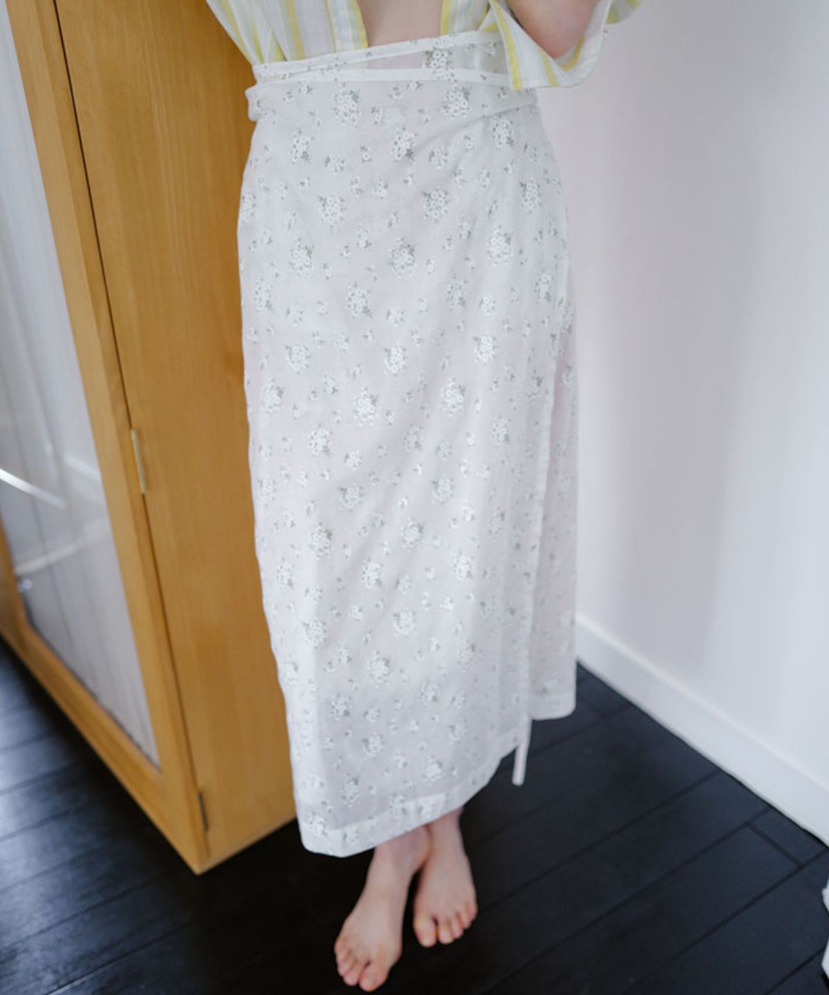 수수무(SUSUMU) WRAP SKIRT - white flower