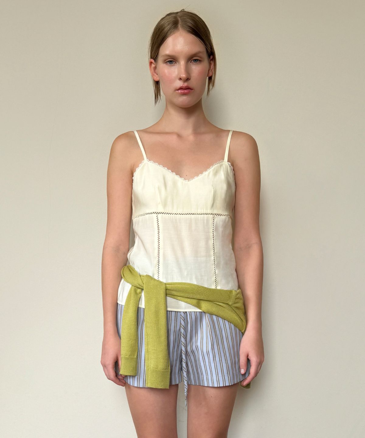 시눈(SINOON) V-Neck Lace Silky Sleeveless (Cream Yellow)